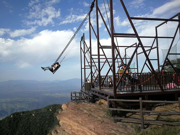 景区悬崖秋千游玩注意事项