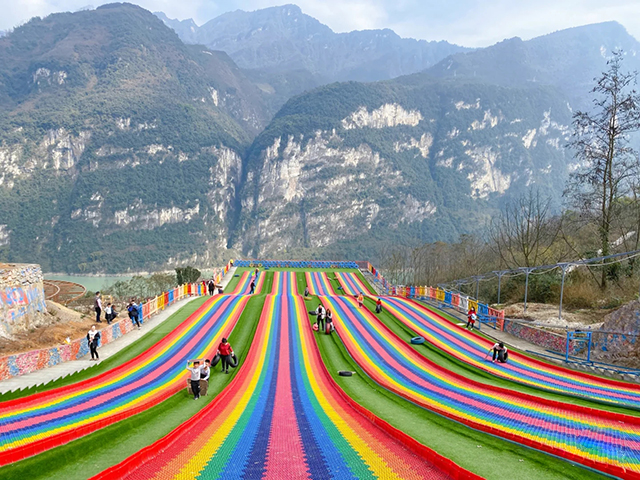 景区网红项目彩虹滑道如何做到安全滑行？